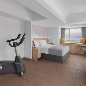 Queen Fitness Room Non-Smoking